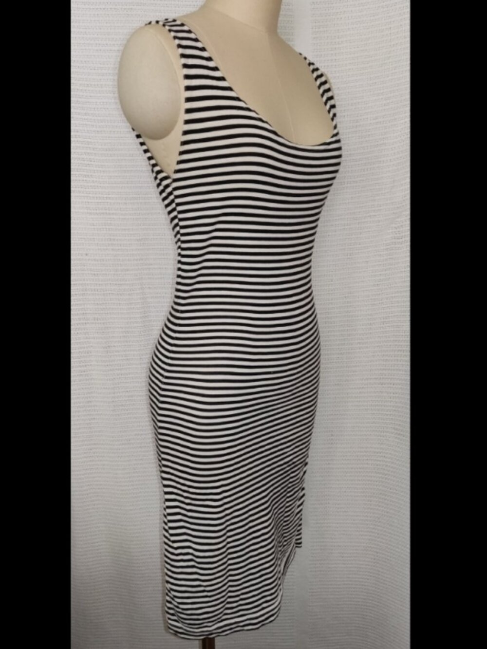 Vintage | Striped form fitting dress | Small